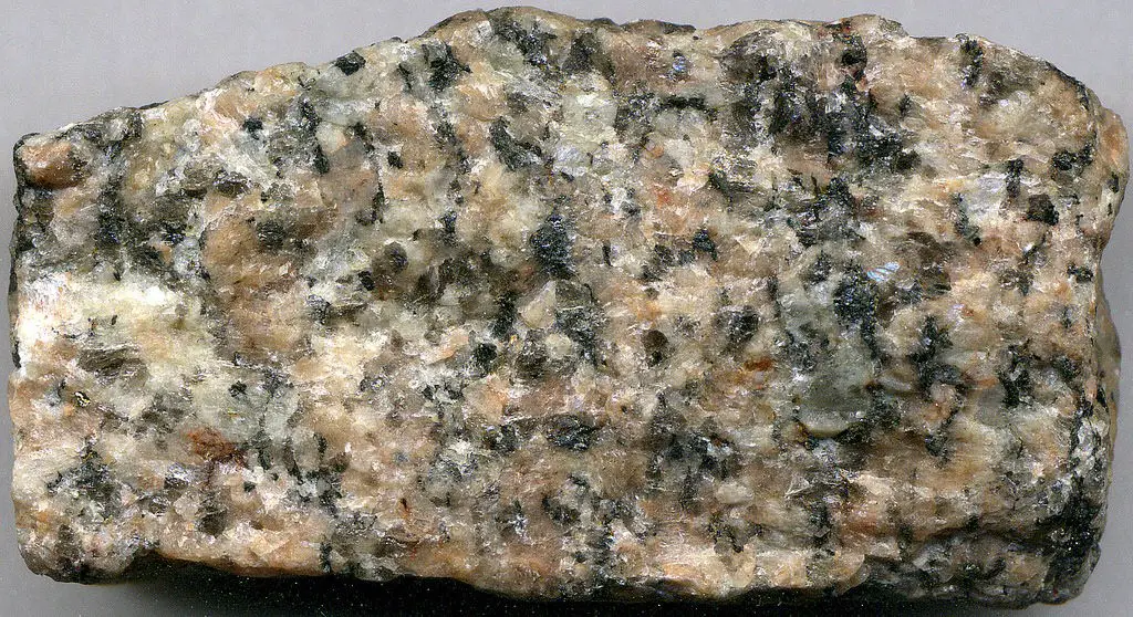 Granit tortul bir kaya mıdır?
