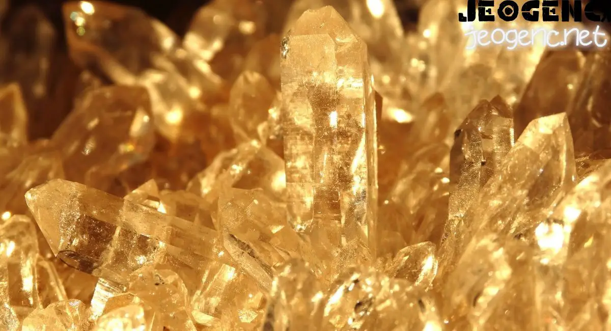 Kristal Morfolojisi: Minerallerin Şekillerini Anlamak